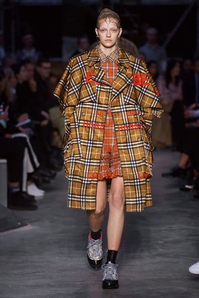 burberry collezione autunno inverno 2019 20|burberry official website & store.